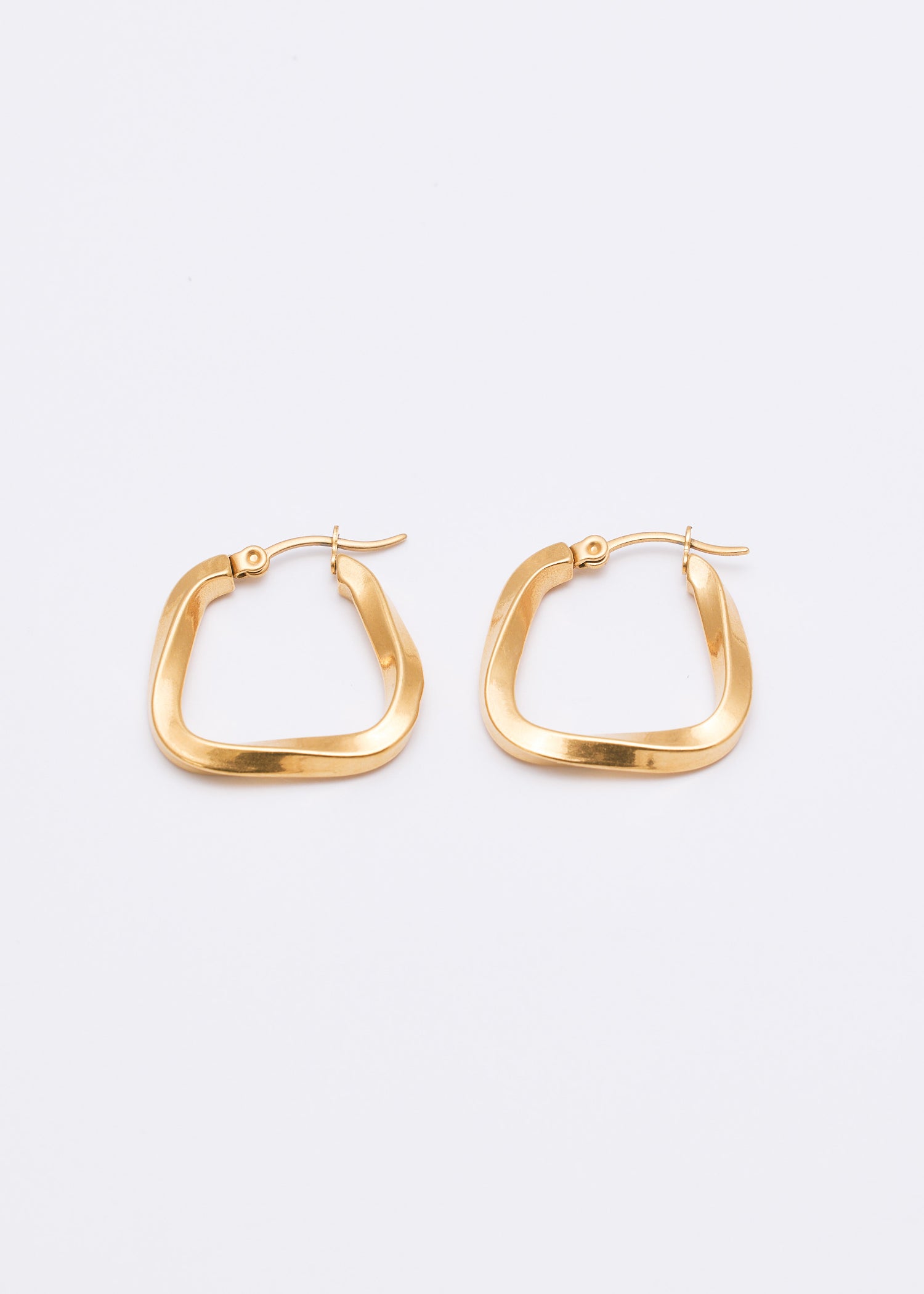 ゴールド]トライアングルフープピアス – FLOA