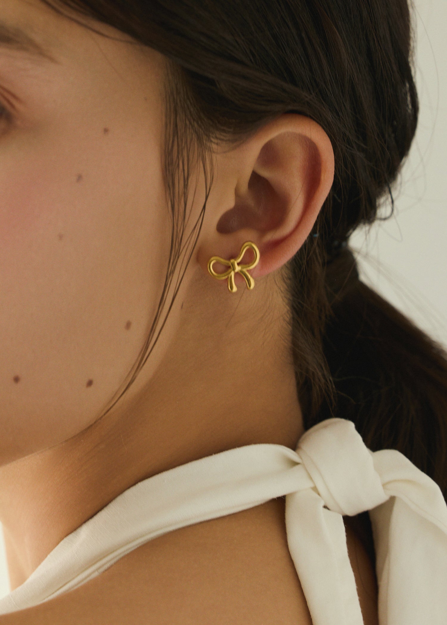 ゴールド]スモールリボンピアス[ゴールド]スネークチェーンネックレス