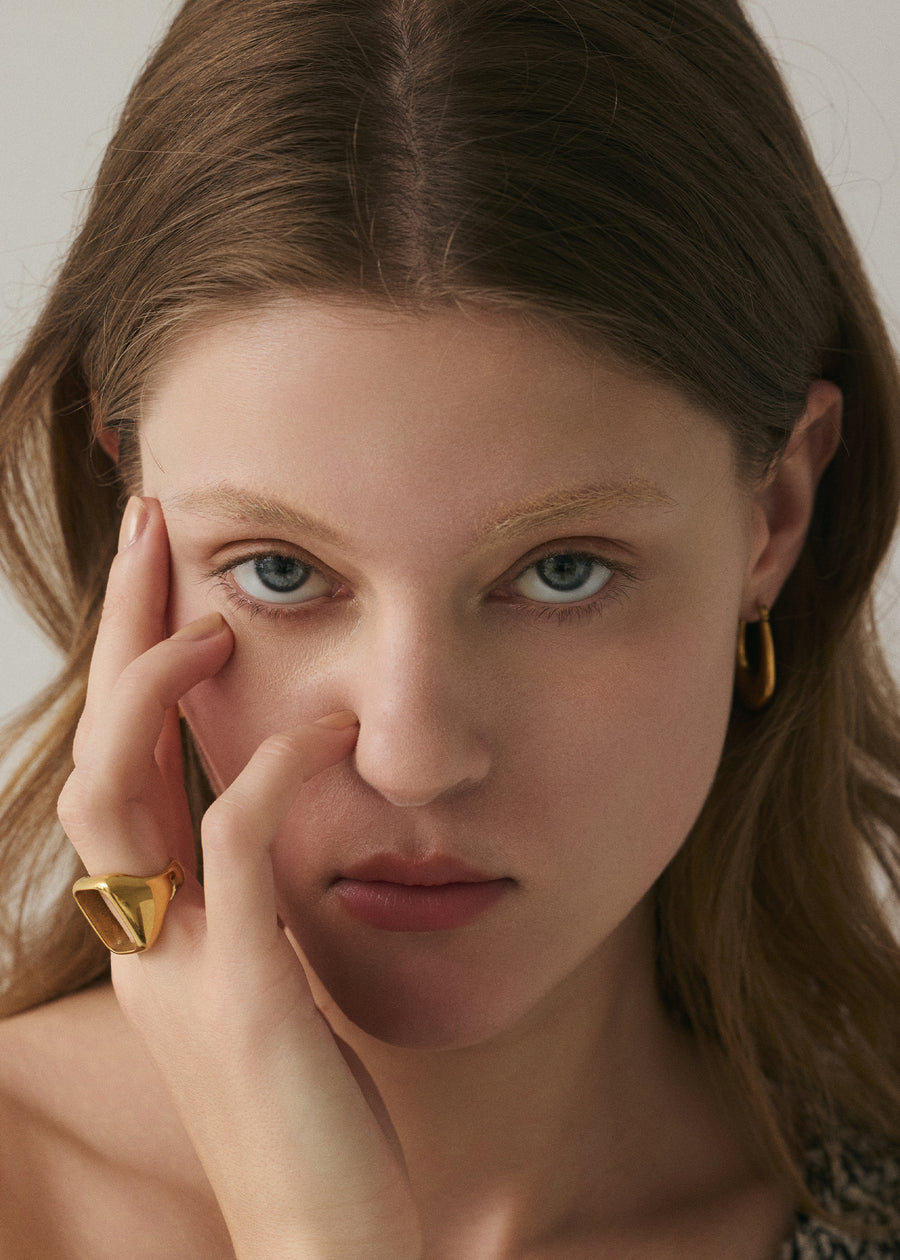 [ゴールド]フラットオーバルピアス