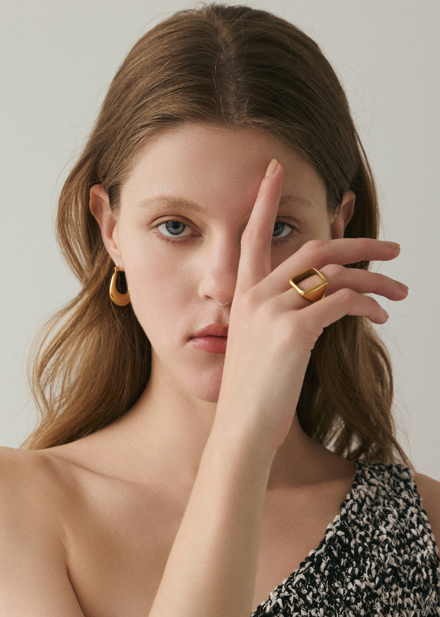 [ゴールド]フラットオーバルピアス