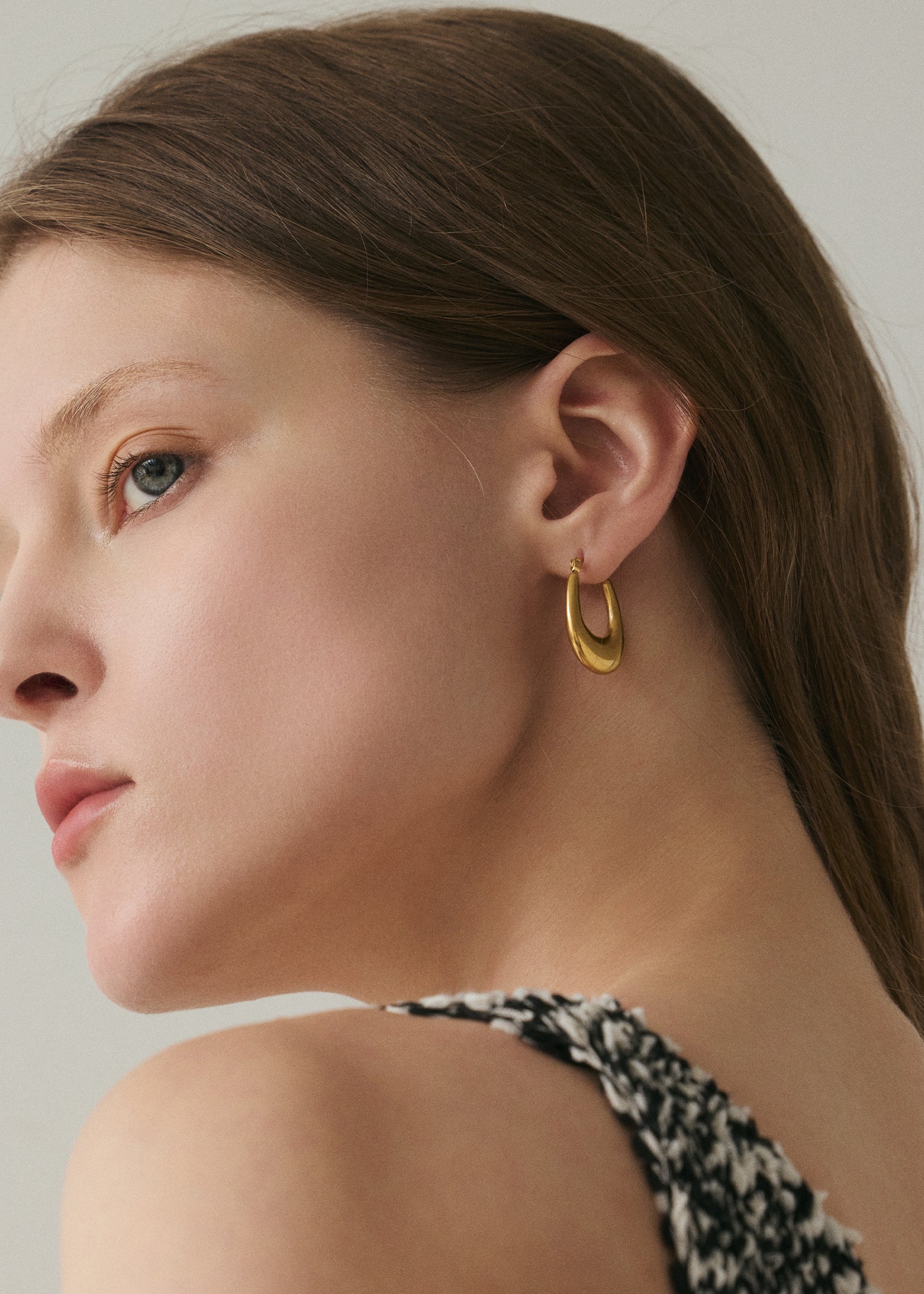 [ゴールド]フラットオーバルピアス