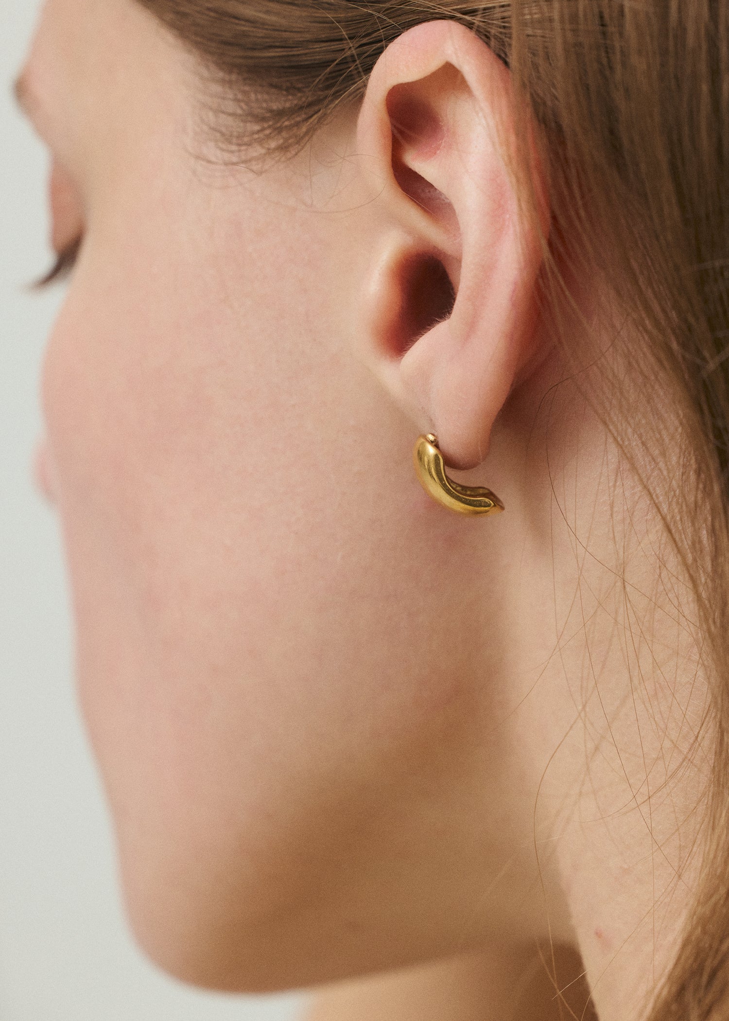 BAR JEWELLERY ゴールドカーブピアス CONTOUR EARRINGS | Gold – BAR Jewellery