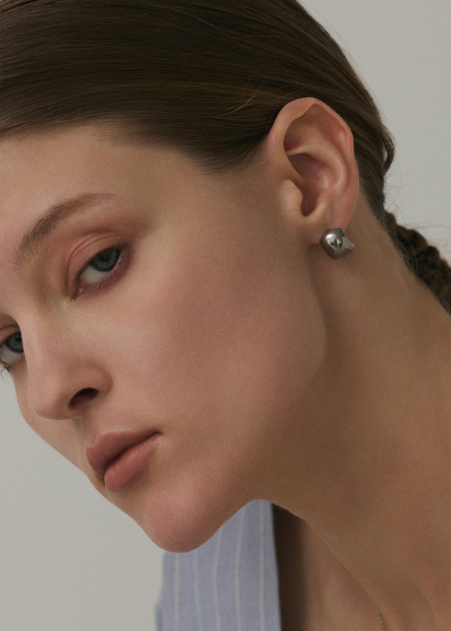 シルバー]カーブビットピアス – FLOA